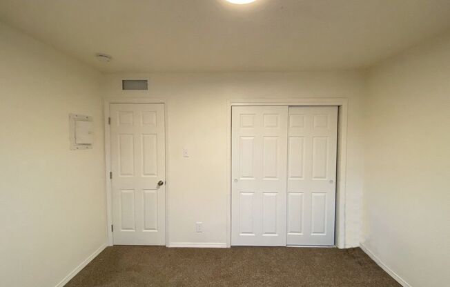2 beds, 1 bath, 825 sqft, $1,200, Unit Unit 3