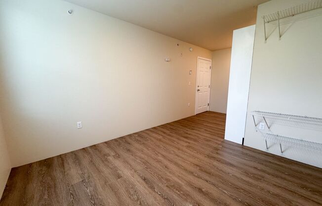 Studio, 1 bath, 160 sqft, $1,395, Unit 556