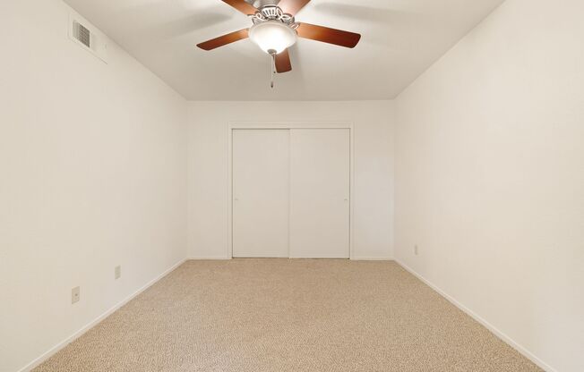 2 beds, 1 bath, 825 sqft, $1,595, Unit 048
