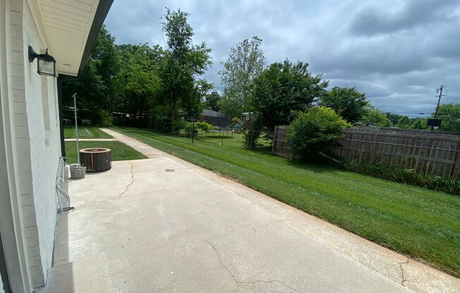 1 bed, 1 bath, 615 sqft, $1,100, Unit 871 Oakwood Villa