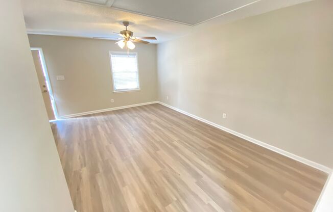 2 beds, 1.5 baths, 832 sqft, $1,100, Unit 874 Oakwood Villa