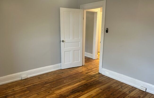 1 bed, 1 bath, 1,000 sqft, $1,375, Unit Apt 4