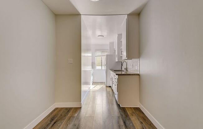 1 bed, 1 bath, 695 sqft, $1,598, Unit 19