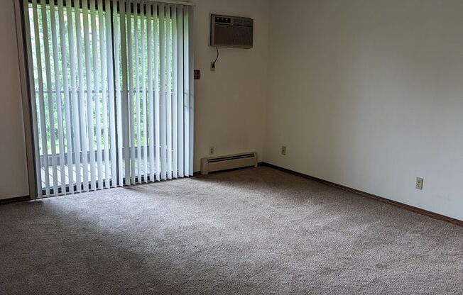 2 beds, 1 bath, 970 sqft, $1,199, Unit FB   4037