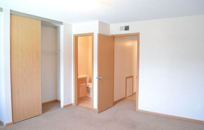 2 beds, 2 baths, 1,050 sqft, $1,674, Unit 317