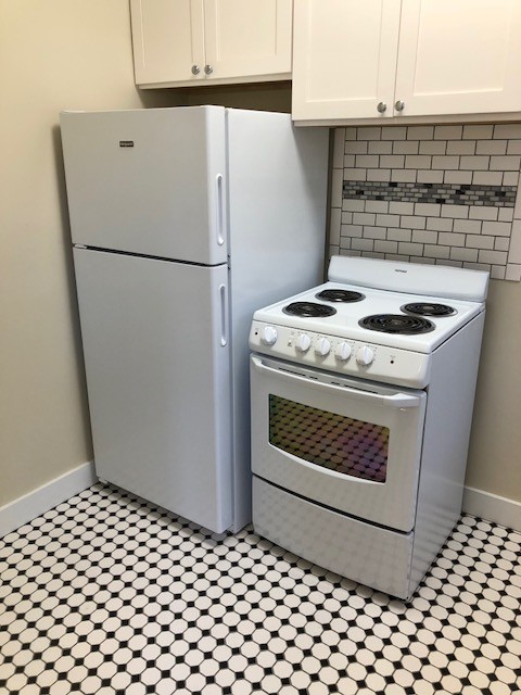 Studio, 1 bath, 300 sqft, $1,174, Unit 38