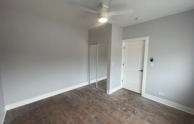 4393 N Elston