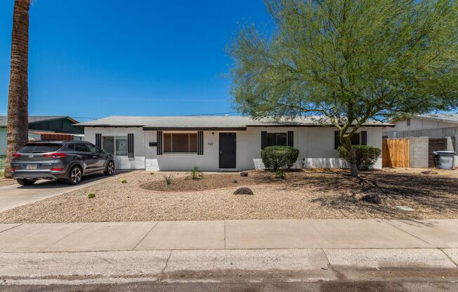 4 bed 2 bath home in the heart of Tempe with pool!