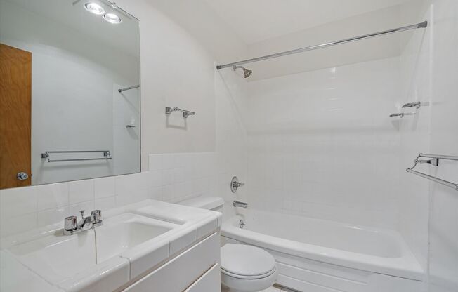 1 bed, 1 bath, $2,895, Unit 107