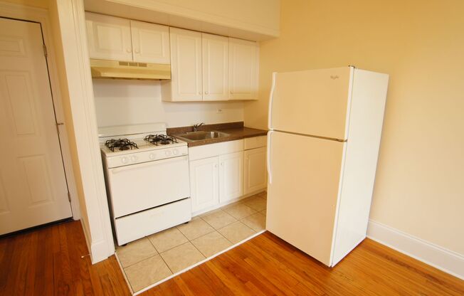 Studio, 1 bath, 329 sqft, $1,250