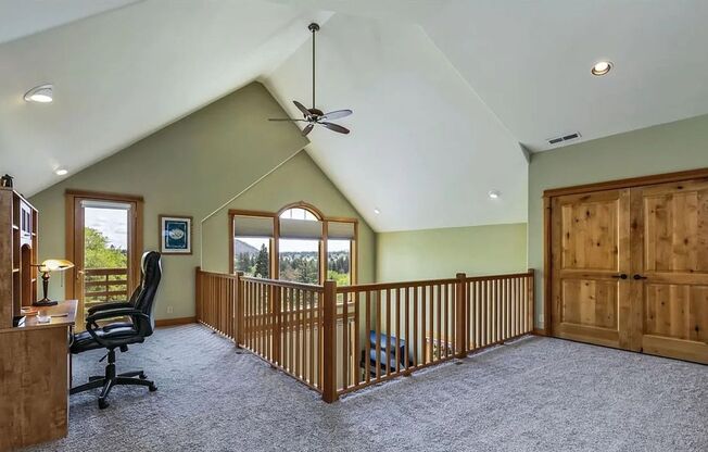 Awbrey Butte Beauty with Views and close to the River and 1st St Rapids!!