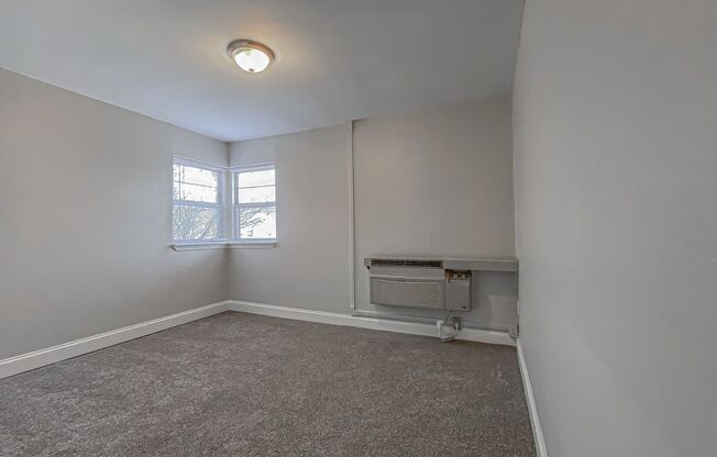 2 beds, 1 bath, 650 sqft, $825, Unit 313-04