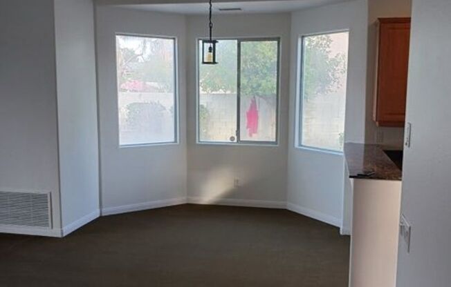 3 beds, 2.5 baths, $3,695, Unit APN 685-200-027-8