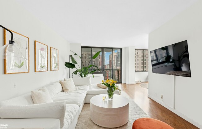 2 beds, 2 baths, $10,995, Unit 12J