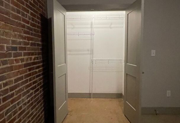 3 beds, 2 baths, 1,342 sqft, $2,058, Unit Bay 5 Unit 123