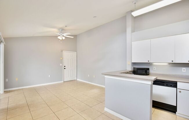 Bright 3rd-Floor 1/1 Condo with Screened Balcony in Park Central!