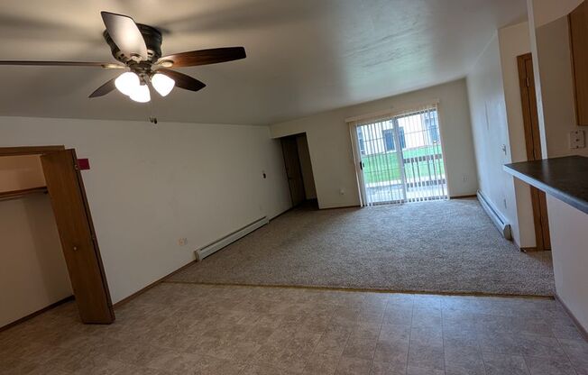 2 beds, 1 bath, 1,100 sqft, $1,359, Unit 1053 5301