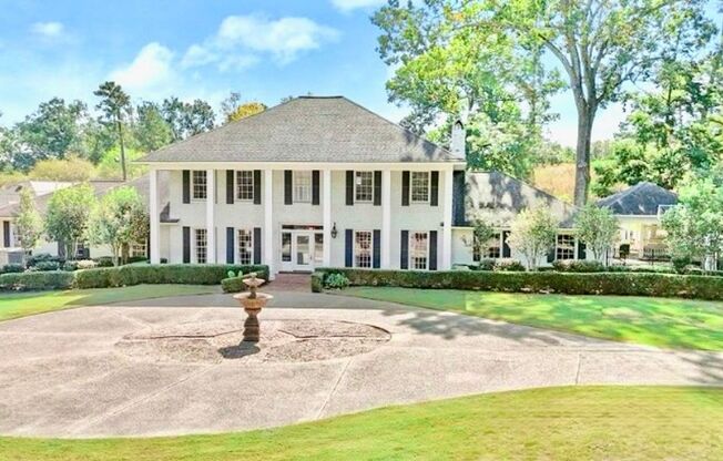 Grand 5BR Oasis with Courtyard & Outdoor Kitchen