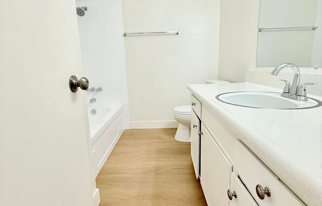 2 beds, 1.5 baths, 1,000 sqft, $2,395, Unit L-2