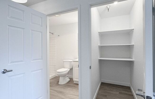 Studio, 1 bath, 480 sqft, $1,395, Unit 422