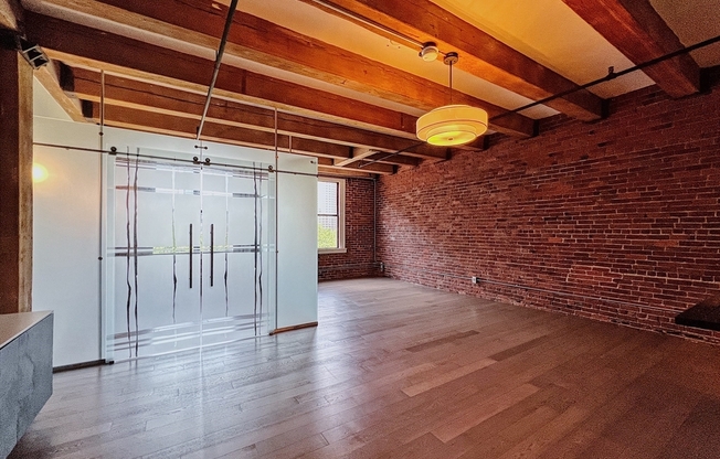 1 bed, 1 bath, 870 sqft, $4,000, Unit 403