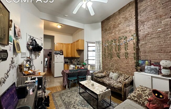 349 W 45th St 2A