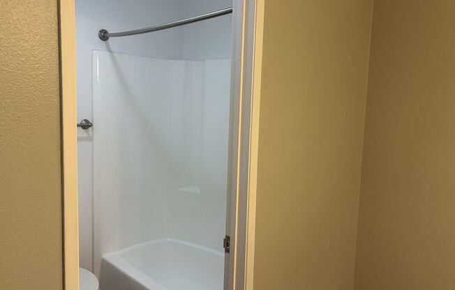 1 bed, 1 bath, 753 sqft, $2,490, Unit J10