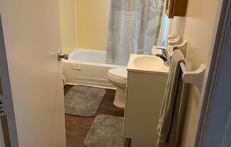 Studio, 1 bath, 375 sqft, $725, Unit 18