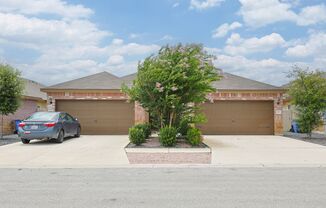 Modern Duplex in Seguin