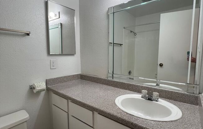 2 beds, 2 baths, 914 sqft, $1,095, Unit 15-206