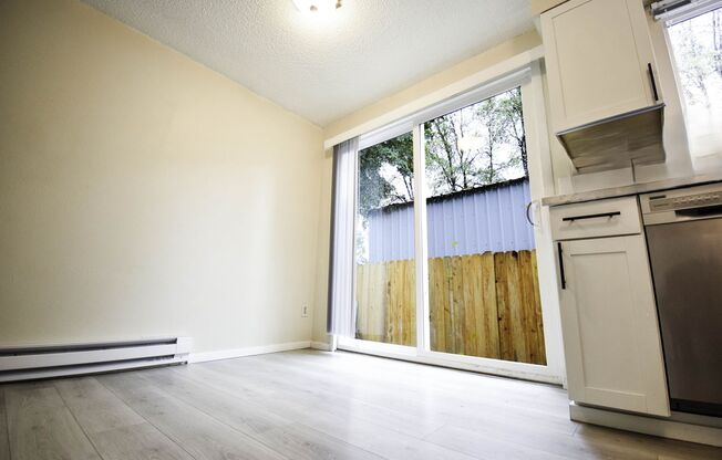 Newly Updated 2 BR Townhouse Apartment in SW Portland!