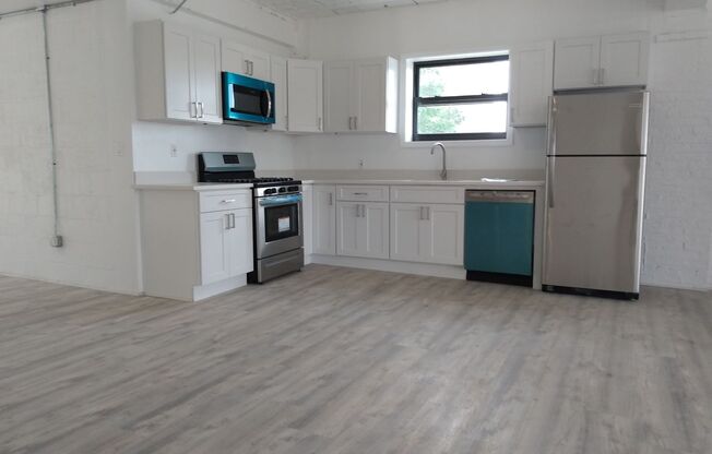 Studio, 1 bath, $1,600, Unit Unit 3