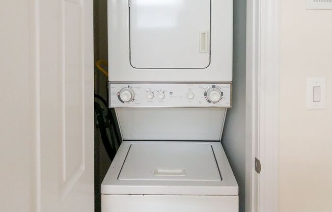 1 bed, 1 bath, 587 sqft, $1,950, Unit 630R-G