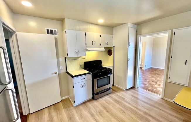 GORGEOUS, BEAUTIFULLY MAINTAINED 3 BED/2 BATH HOUSE WITH GARAGE!!!