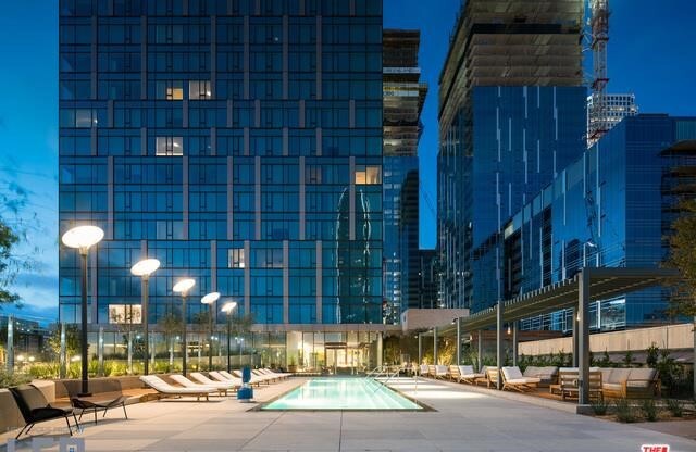 1 bed, 1 bath, 740 sqft, $3,100, Unit 902