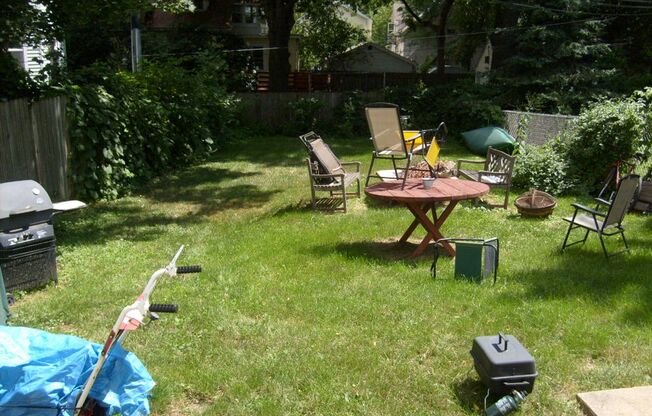 (572) - 1447 Williamson Street