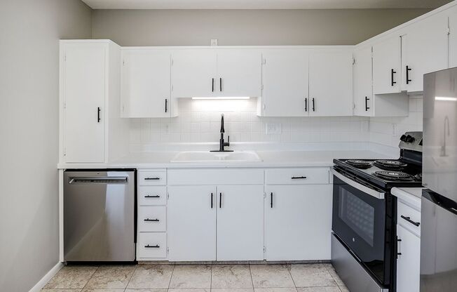 3 beds, 1 bath, $1,195, Unit 15