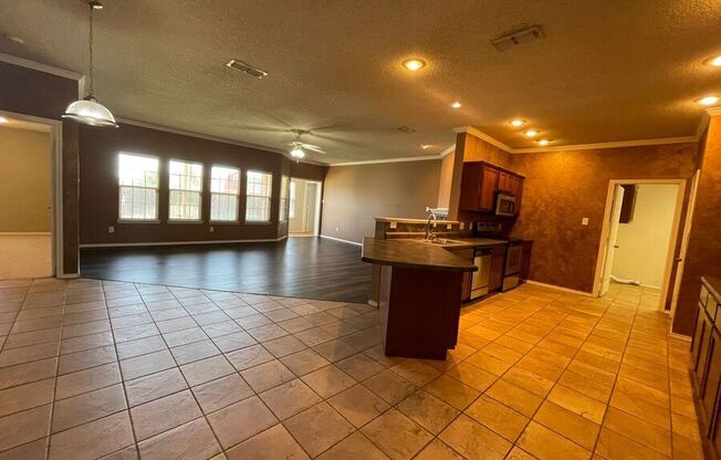8211 QUINCY AVE