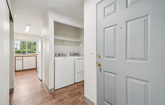 2 beds, 2 baths, 900 sqft, $1,695, Unit L090