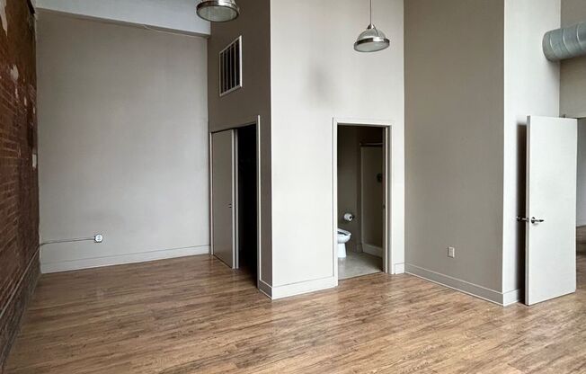 2 beds, 2 baths, 1,073 sqft, $1,750, Unit Apt. 211