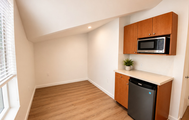 Studio, 1 bath, 175 sqft, $1,095, Unit 3506