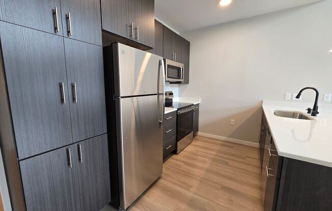 2 beds, 1 bath, 955 sqft, $2,080, Unit 8421-419