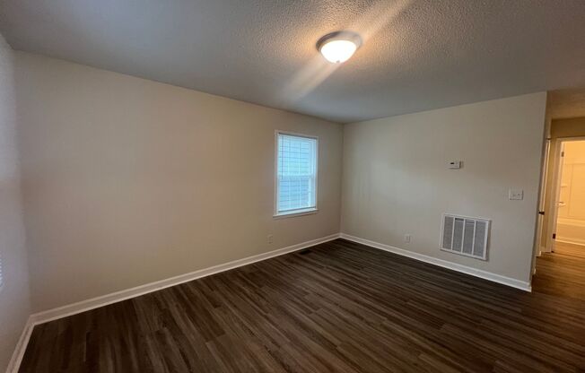 3 beds, 1 bath, $1,400