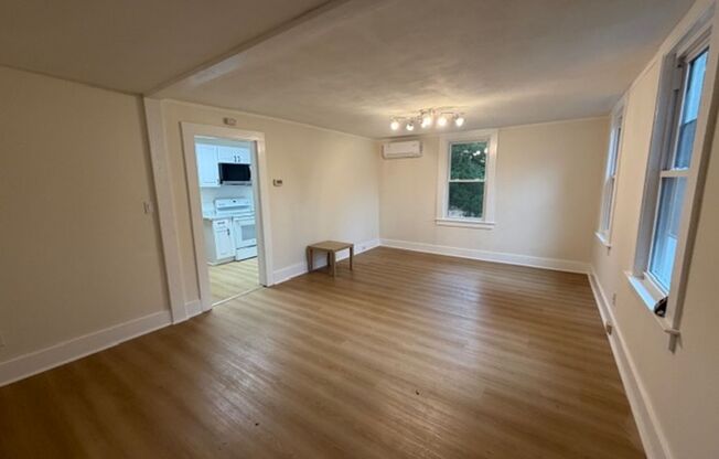 4 beds, 1 bath, 1,300 sqft, $3,500, Unit 473 Amity Rd