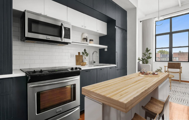1 bed, 1 bath, $3,270, Unit 407