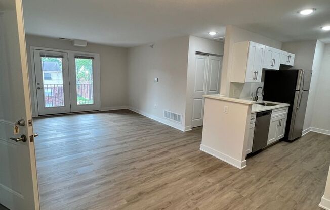 2 beds, 1 bath, 850 sqft, $1,600, Unit 8487 - B12