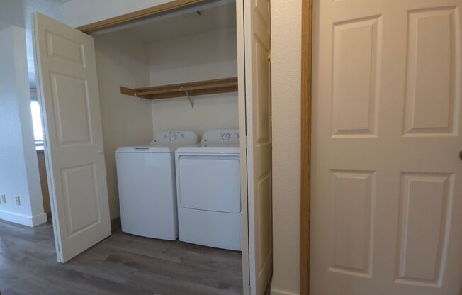 2 beds, 1 bath, 875 sqft, $1,350, Unit 127-38