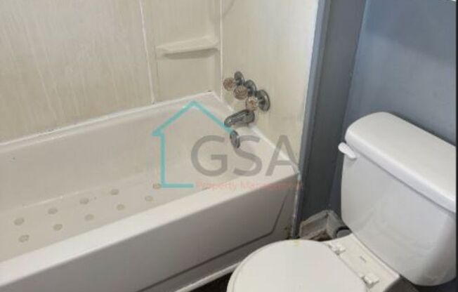 3 beds, 2 baths, $1,400, Unit 116 Delano Avenue-1