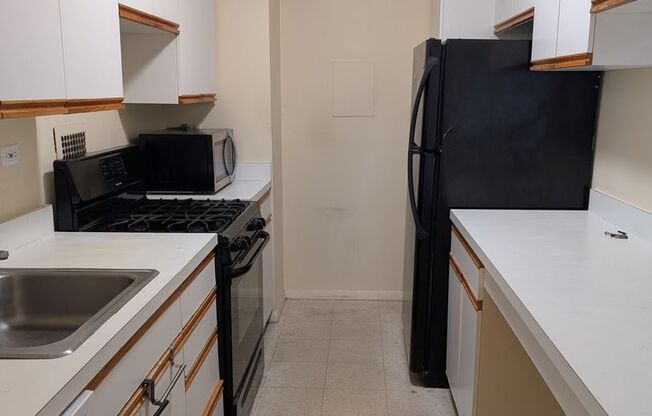 3 beds, 2 baths, 1,413 sqft, $3,500, Unit 9H