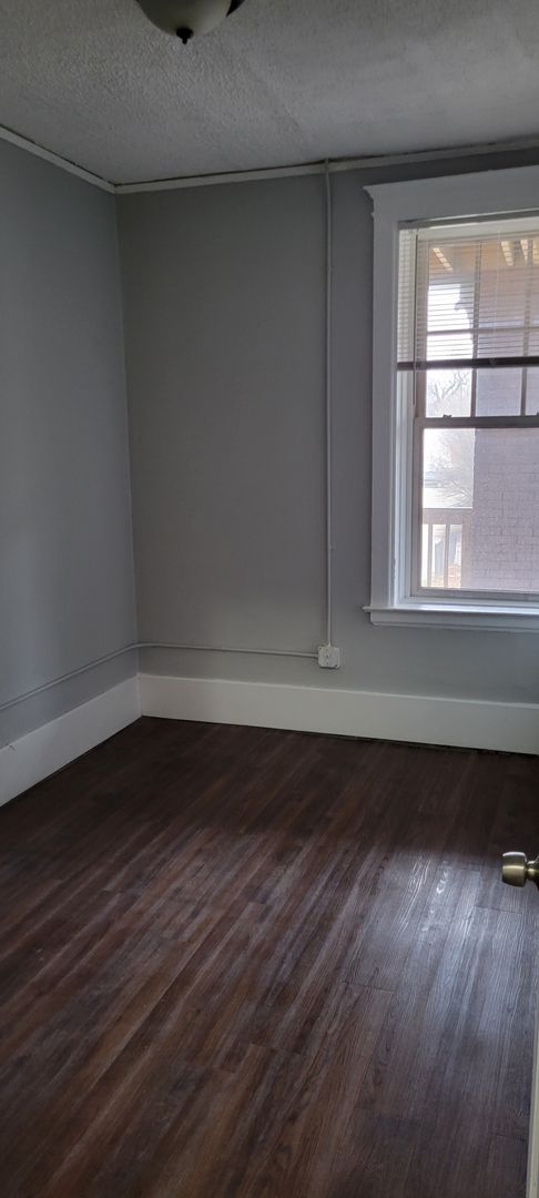 2 beds, 1 bath, 778 sqft, $1,595, Unit 7
